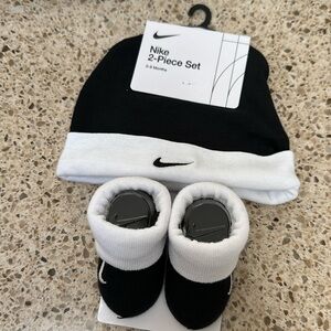 Nike baby beanie hat/booties set